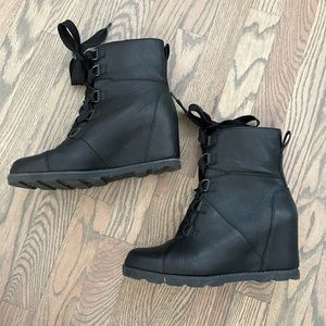 Universal Thread Katherine Lace-up Wedge boots sz 9.5